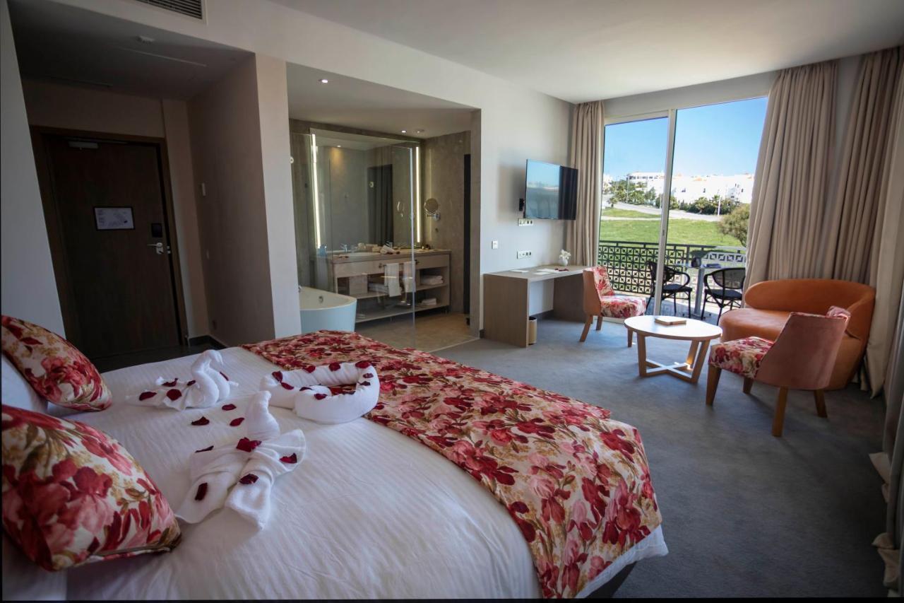 טנג'יר Mandarin Palace Hotel & Spa מראה חיצוני תמונה A room at the hotel