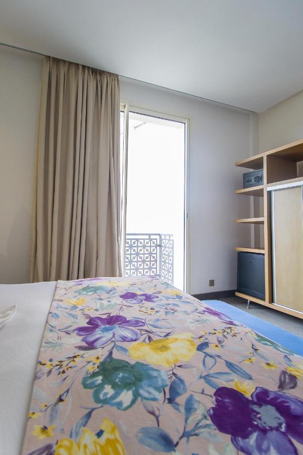 טנג'יר Mandarin Palace Hotel & Spa מראה חיצוני תמונה A bedroom in a student residence hall